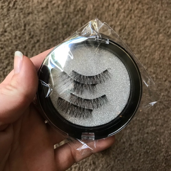 Magnetic eyelashes - Picture 3 of 3